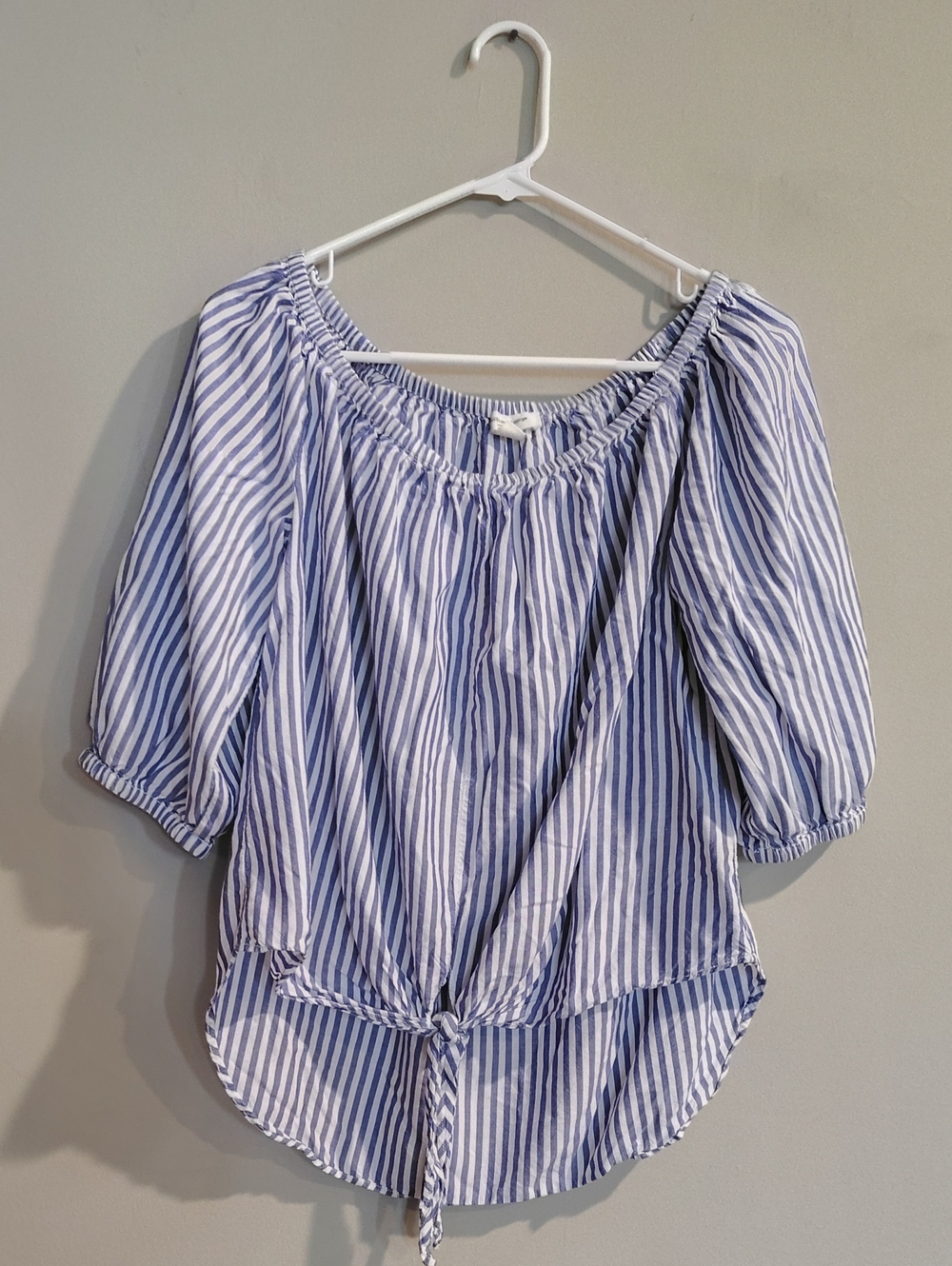 Beachlunchlounge Women's Medium Vertical Blue/White Stripe Off Shoulder Top